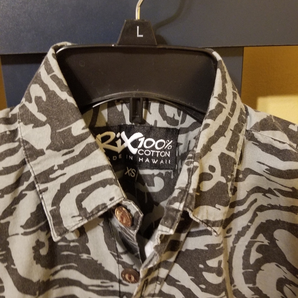 Modern Hawaiian button up